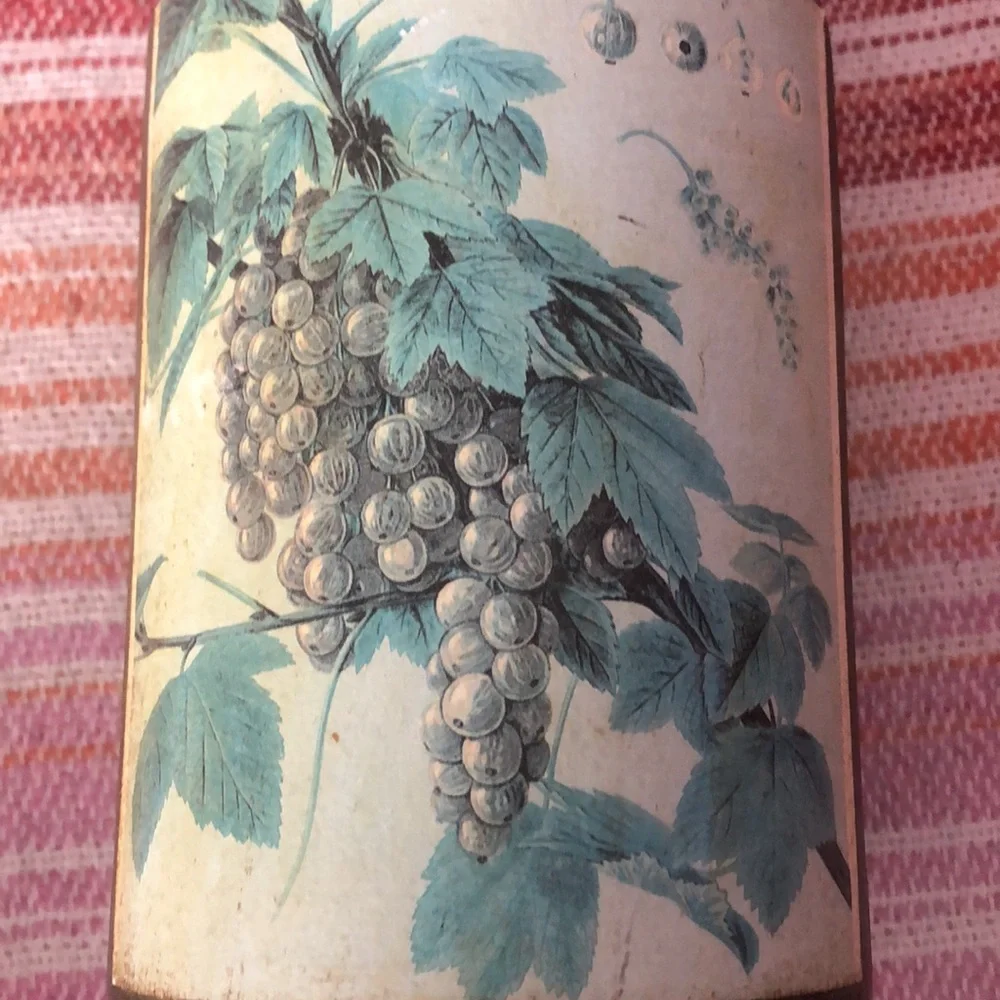 DECOUPAGE GREEN VASE W GRAPEVINE • 9” x 4”